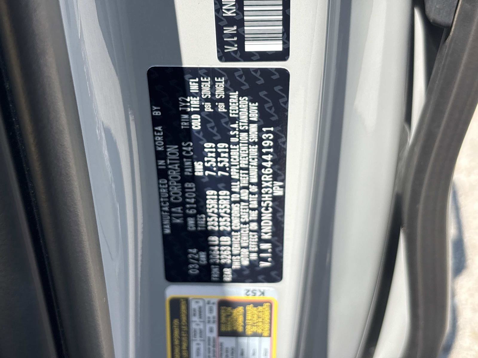 Used 2024 Kia Carnival EX FWD image 36