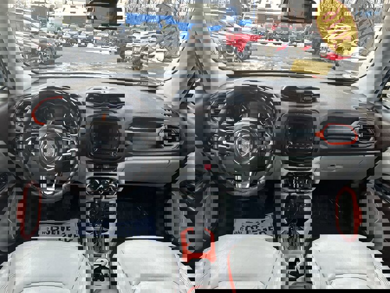 Used 2016 Jeep Renegade Limited image 12