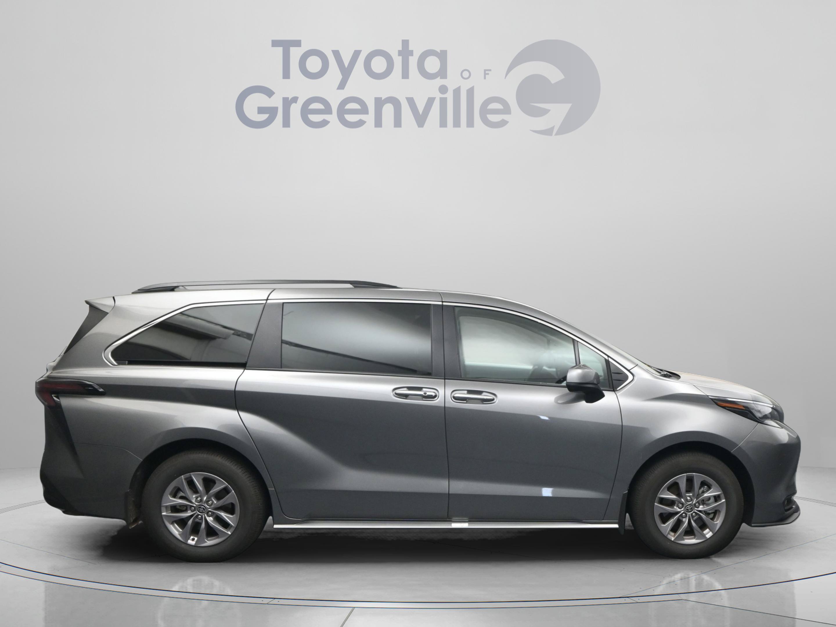 Certified 2026 Toyota Sienna XLE FWD image 16