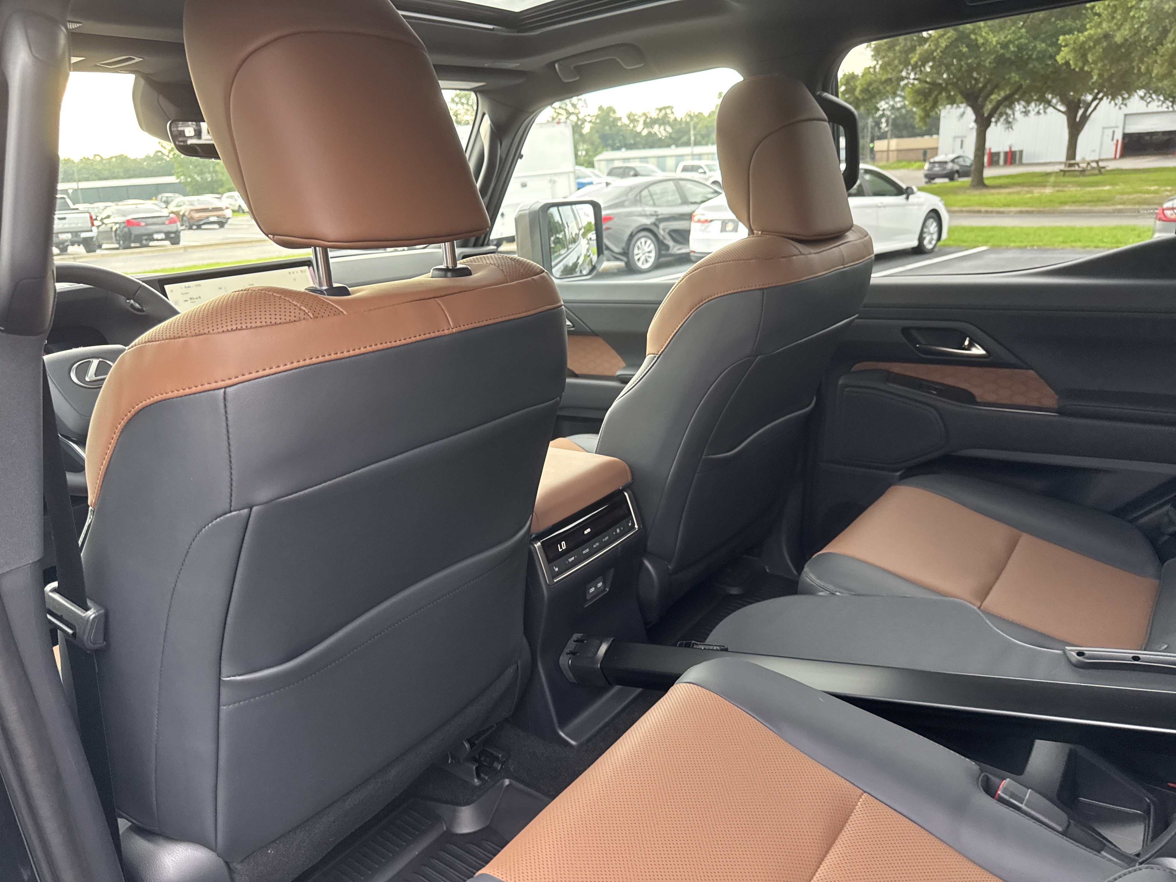 Used 2026 Lexus GX 550 w/ Accessory Package (2T) AWD/4WD image 26