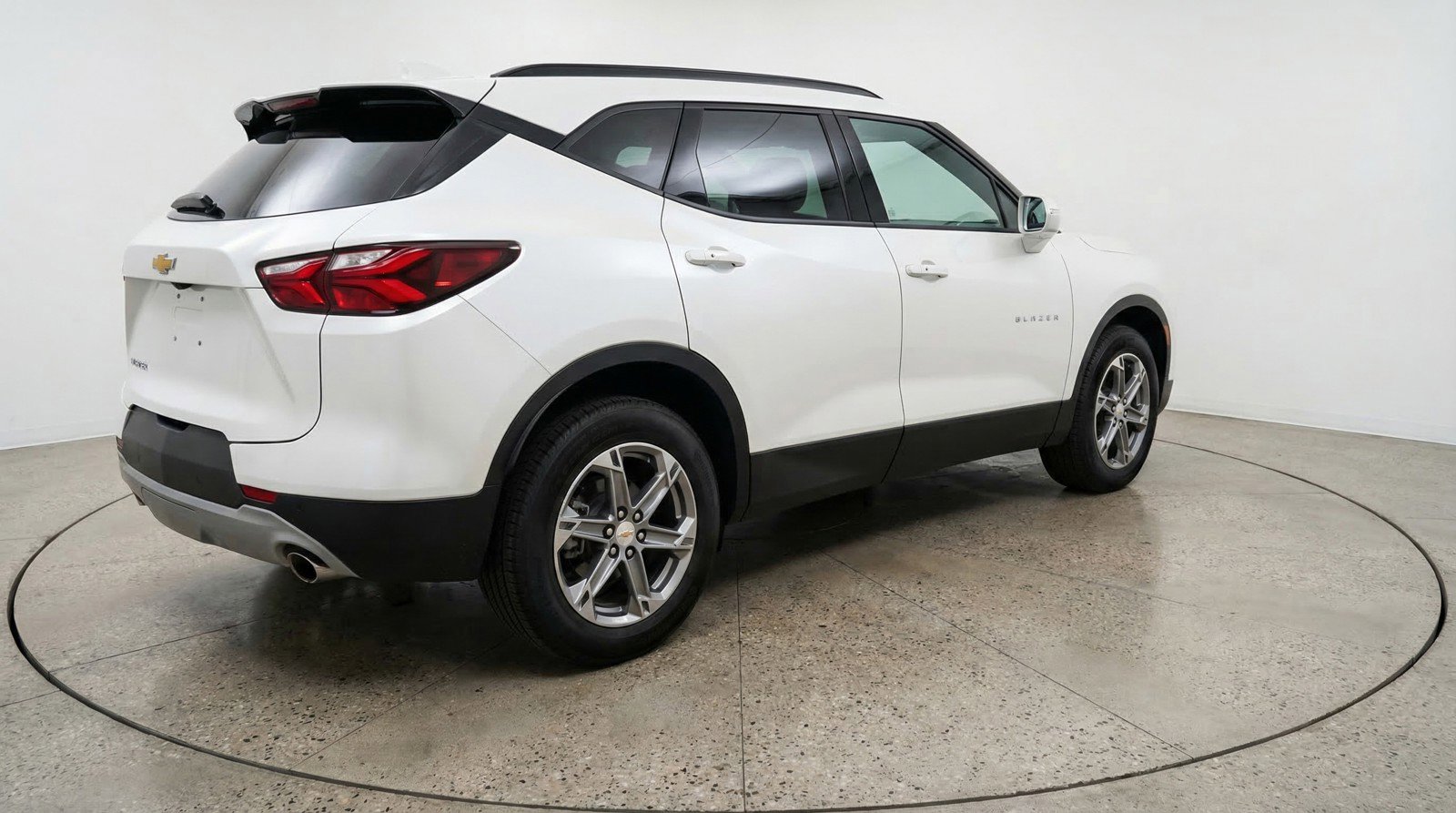 Used 2025 Chevrolet Blazer LT FWD image 9