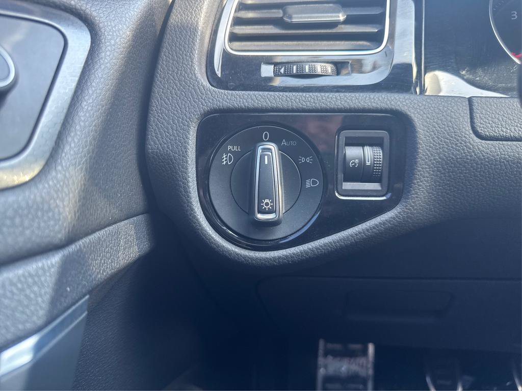 Used 2019 Volkswagen GTI SE FWD image 15