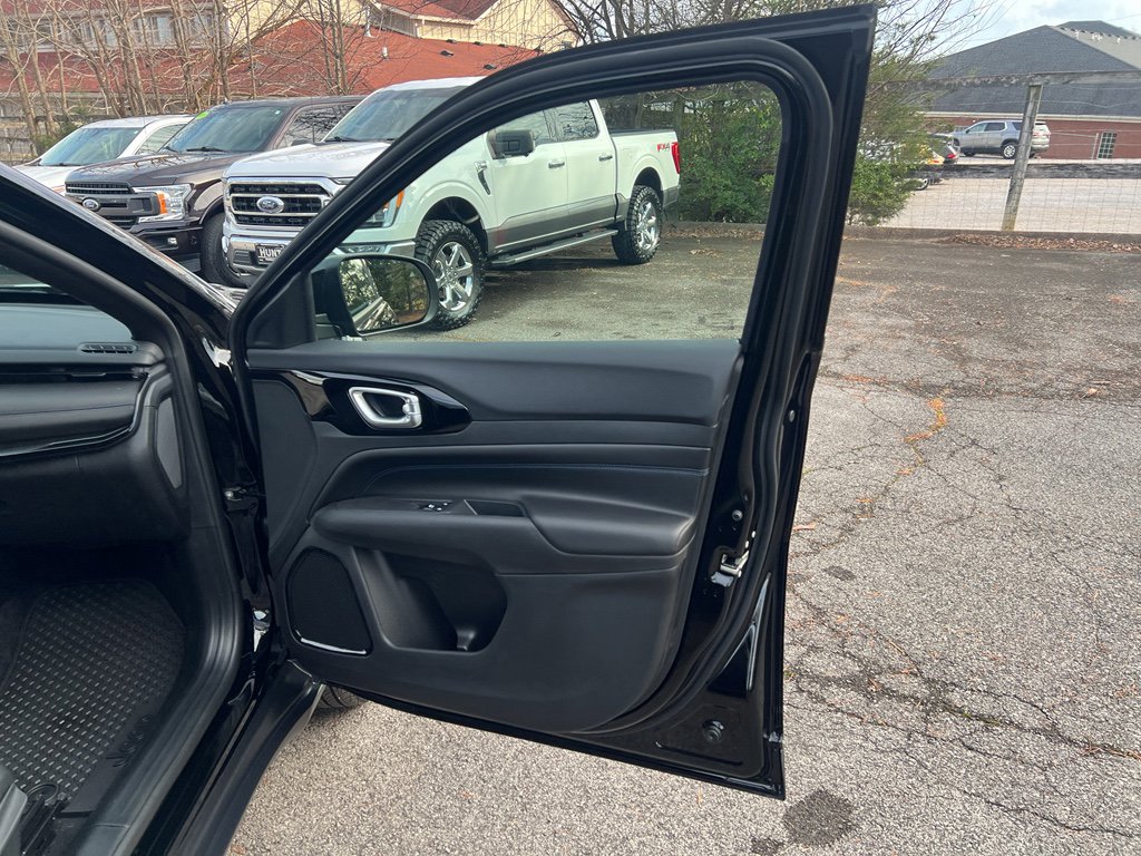 New 2026 Jeep Compass Latitude image 14