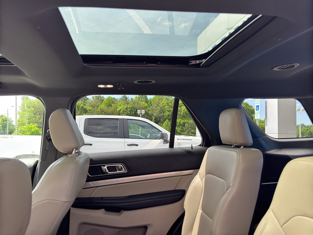 Used 2019 Ford Explorer XLT w/ Equipment Group 202A FWD image 19