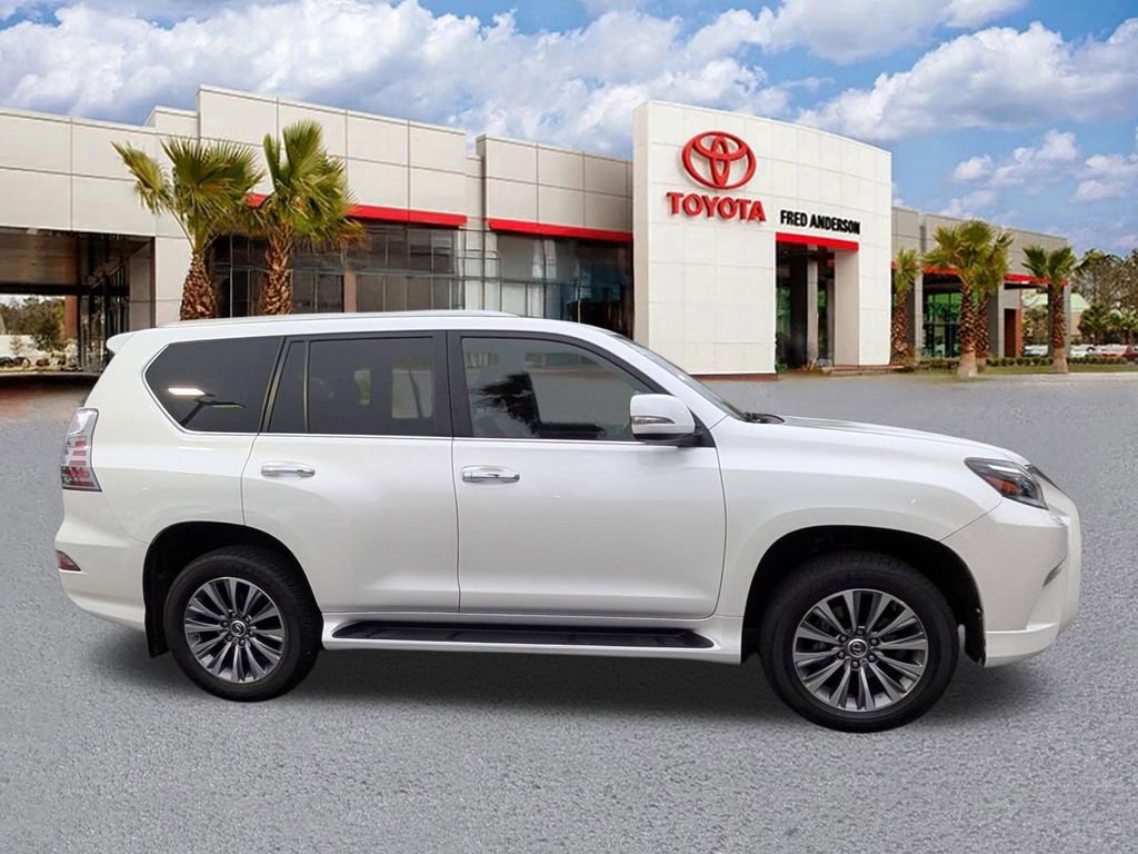 Used 2020 Lexus GX 460 Luxury w/ Accessory Package image 3