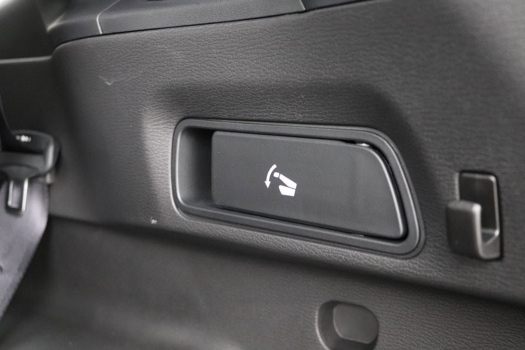 Used 2025 Mitsubishi Outlander AWD image 15