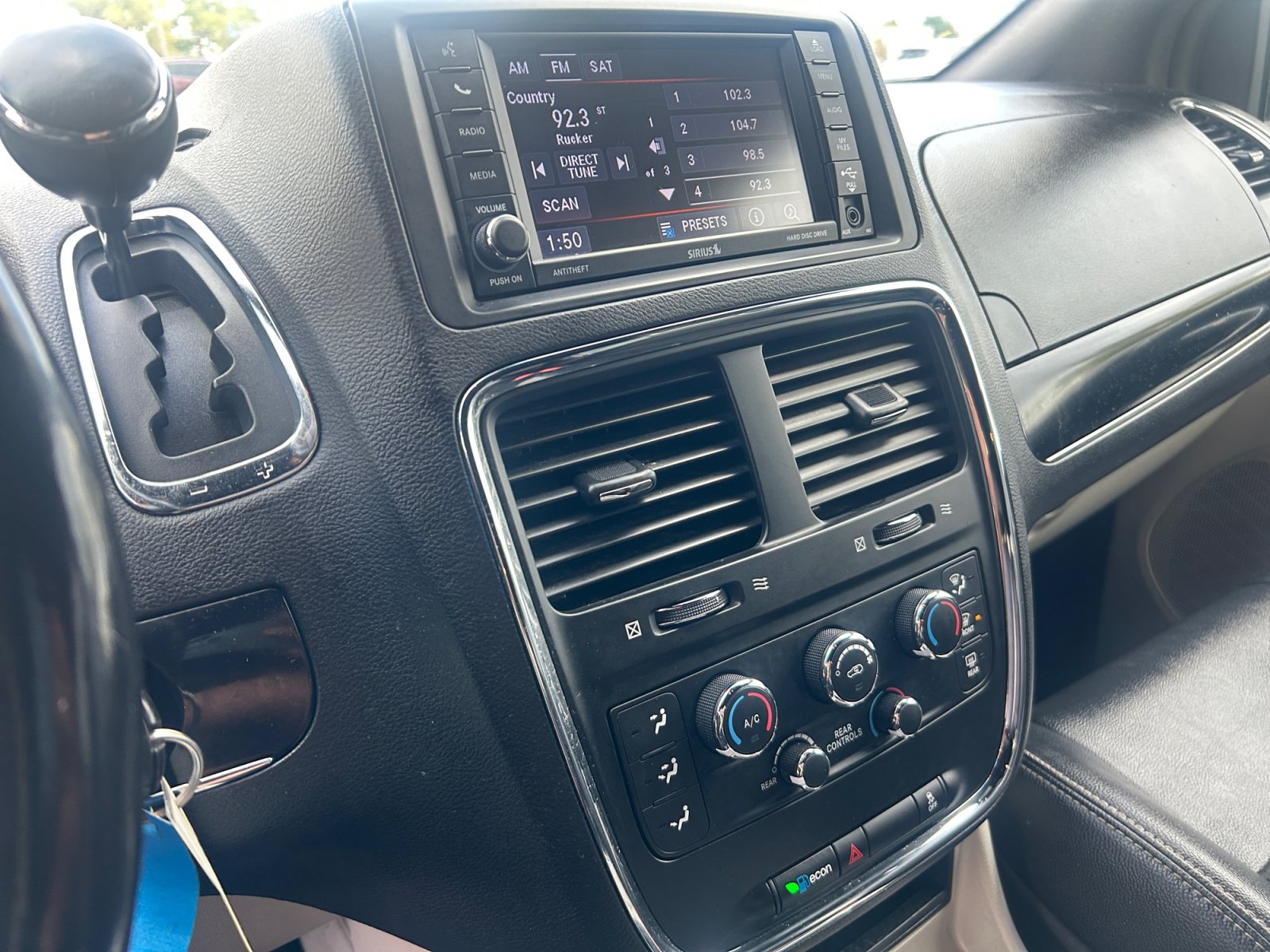 Used 2019 Dodge Grand Caravan SXT FWD image 12
