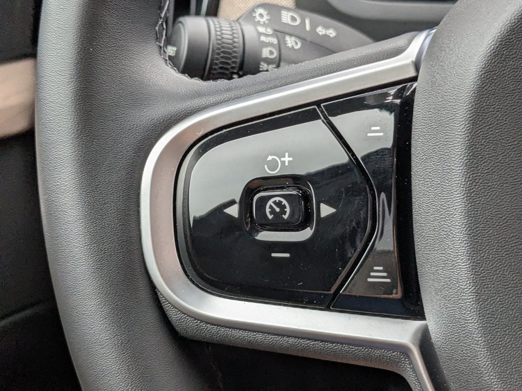 Used 2025 Volvo XC90 B6 Ultra AWD/4WD image 24