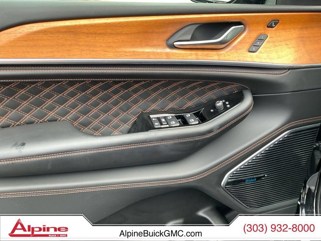 Used 2022 Jeep Grand Cherokee L Summit AWD/4WD image 16