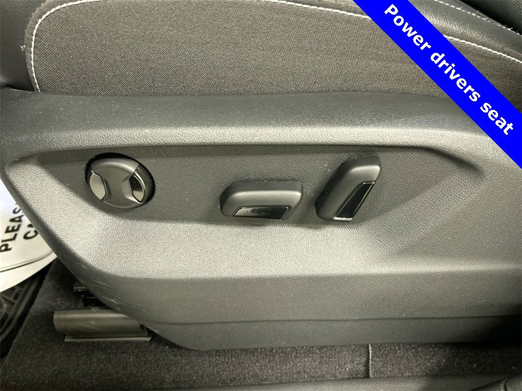 Certified 2025 Volkswagen Atlas SE image 13