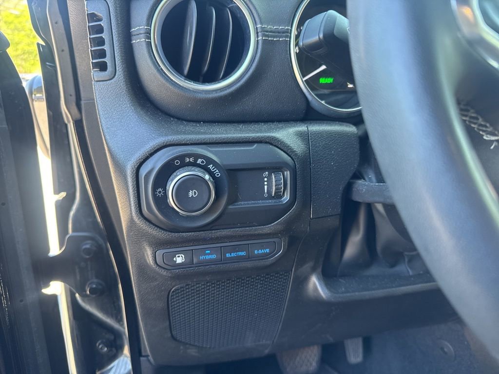 Used 2023 Jeep Wrangler Unlimited Rubicon 4xe w/ Cold Weather Group AWD/4WD image 14