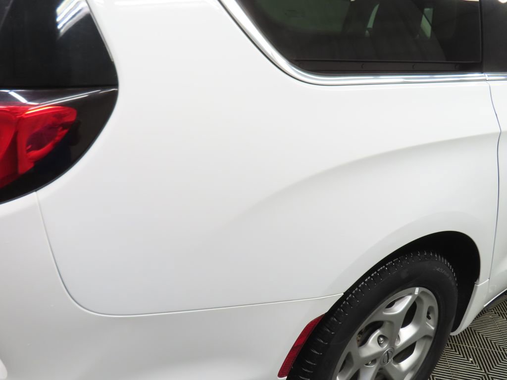 Used 2024 Chrysler Pacifica Limited FWD image 33