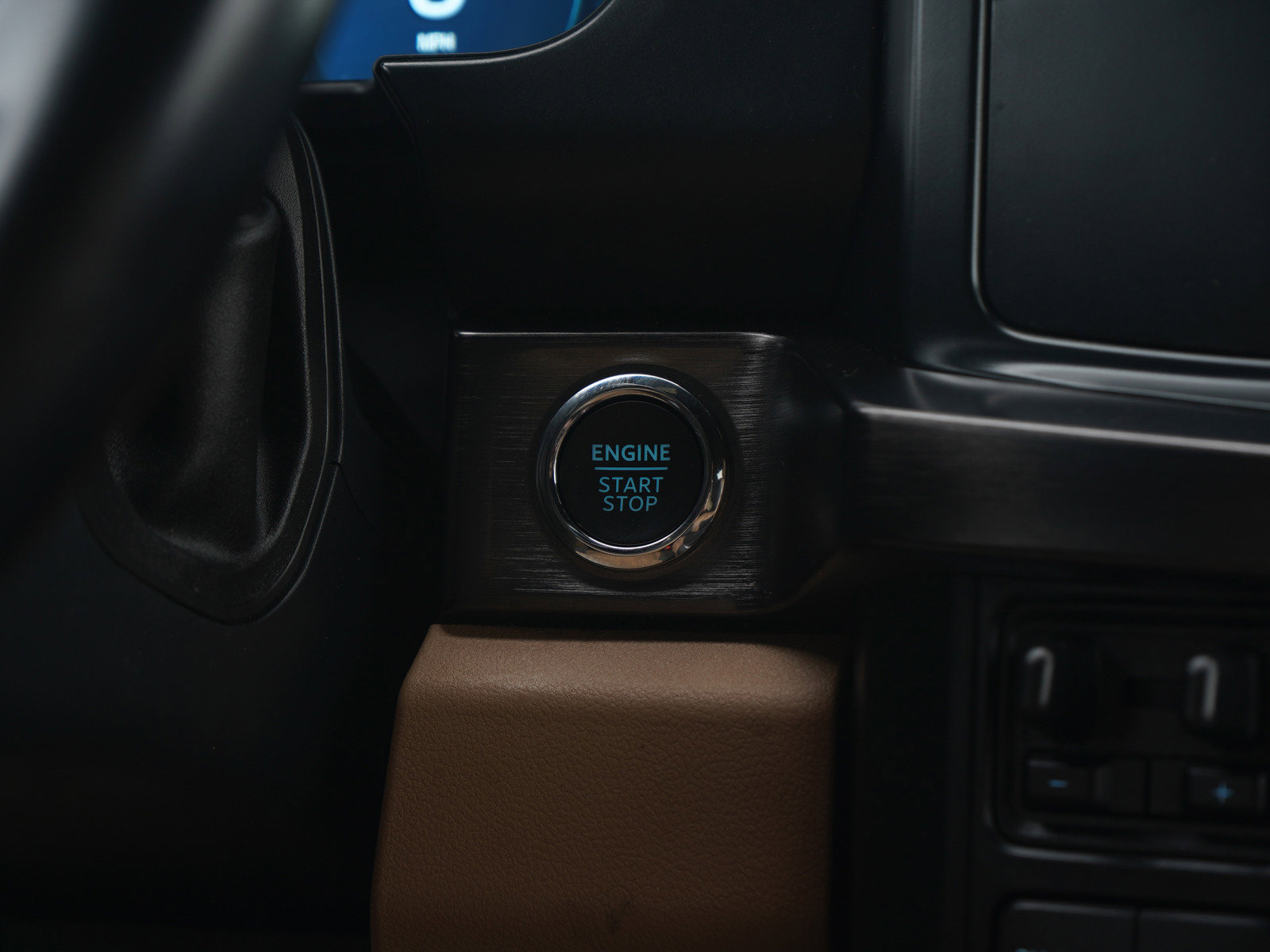 Used 2023 Ford F350 Lariat image 22