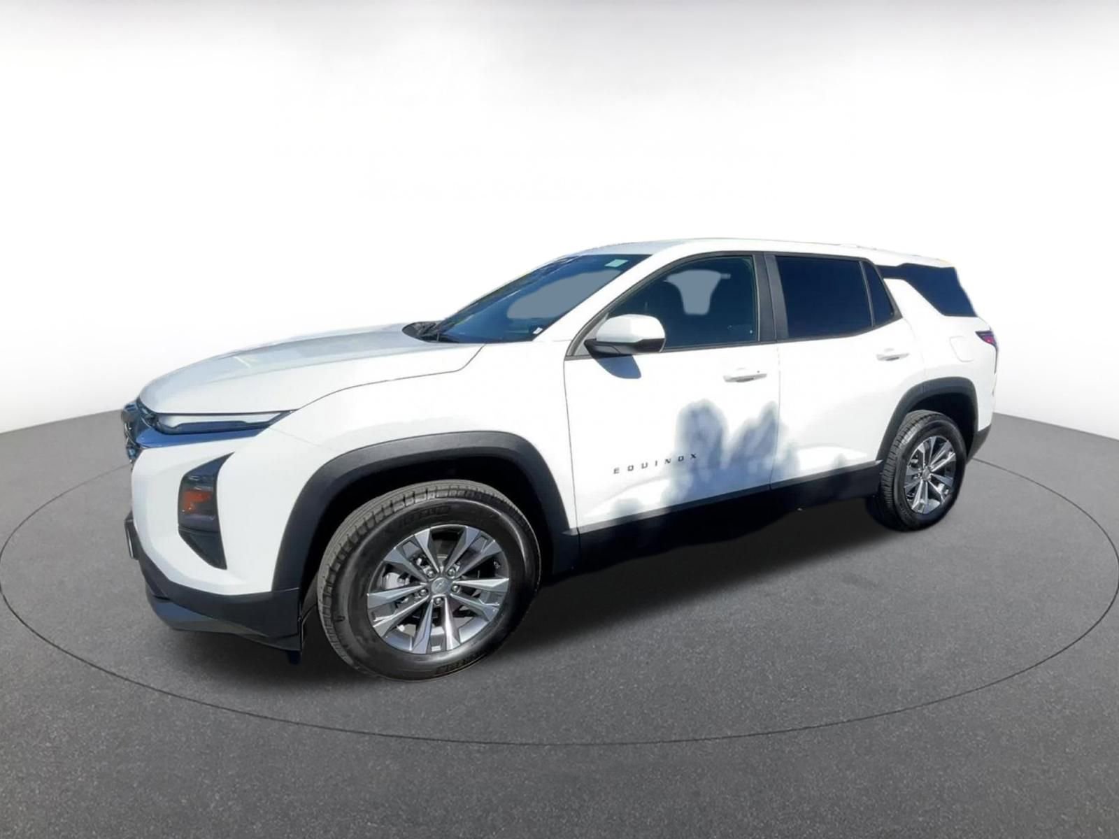 Used 2025 Chevrolet Equinox LT image 8