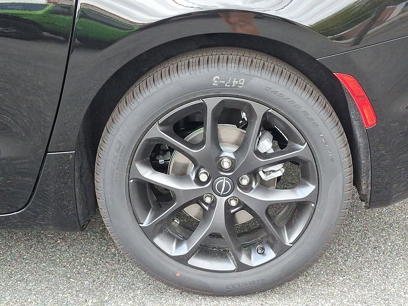 New 2026 Chrysler Pacifica Limited w/ S Appearance Package image 5