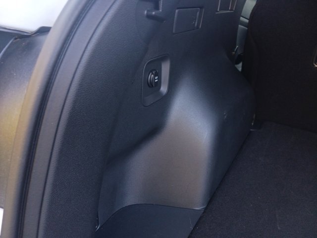 Used 2025 Kia Sportage SX image 31