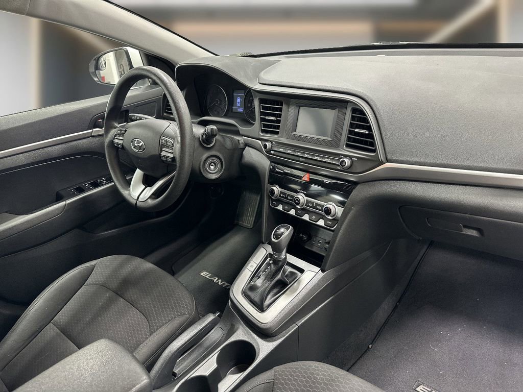 Used 2020 Hyundai Elantra SE w/ Cargo Package (C1) FWD image 6