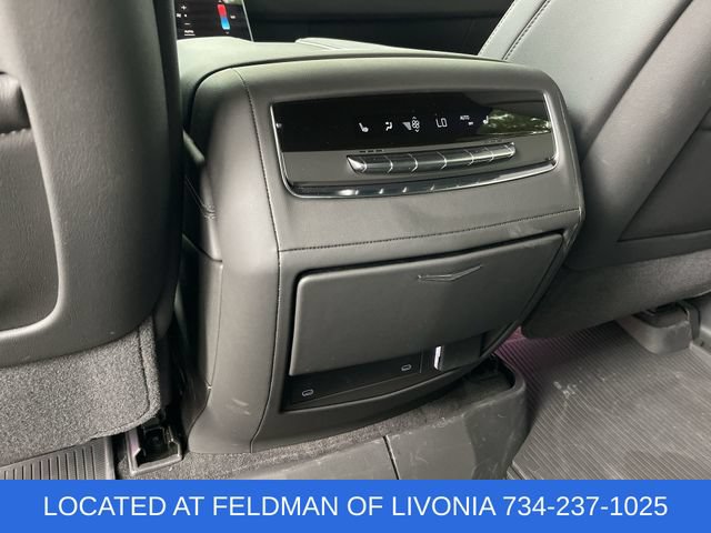 Certified 2025 Cadillac Escalade Luxury w/ LPO, Floor Liner Package AWD/4WD image 21