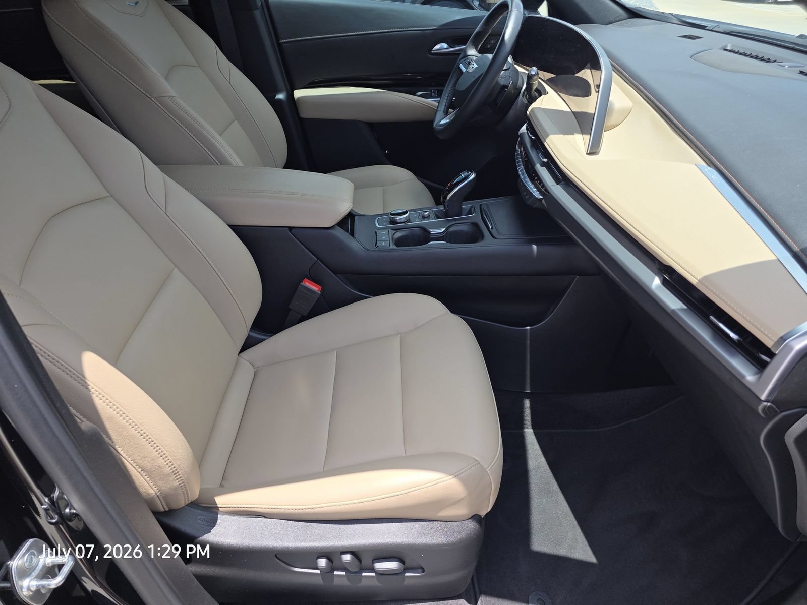 Used 2024 Cadillac XT4 Luxury w/ Cold Weather Package FWD image 15