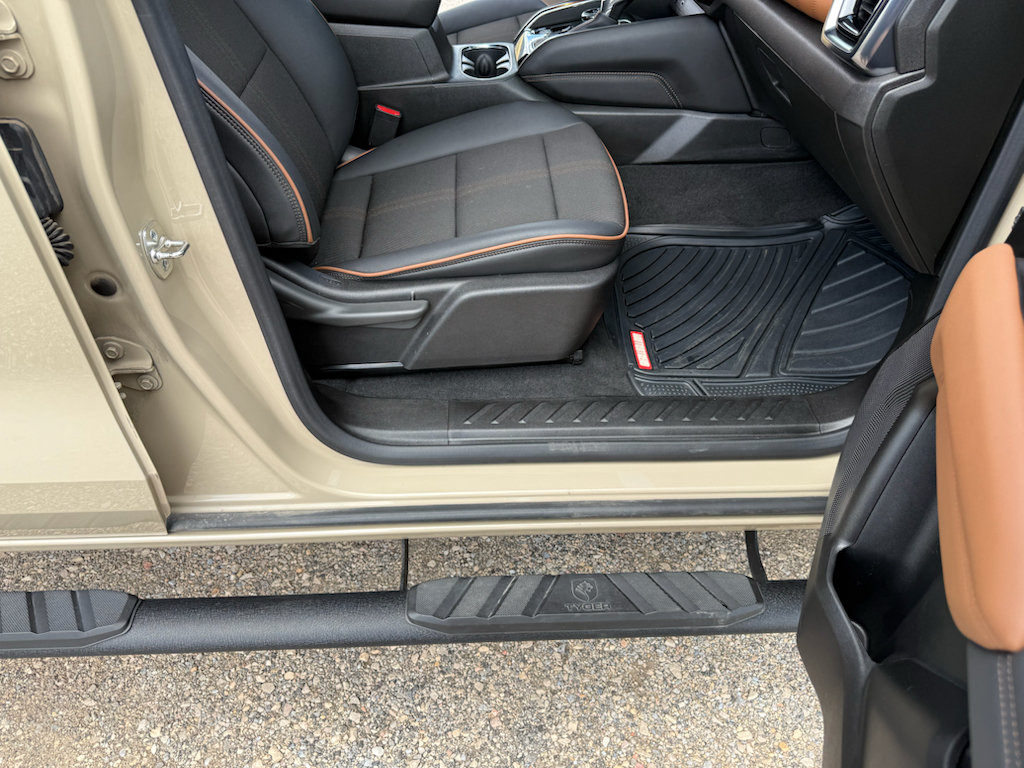 Used 2024 GMC Canyon AT4 w/ Technology Package AWD/4WD image 38