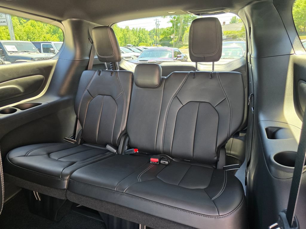 New 2027 Chrysler Pacifica Select FWD image 9