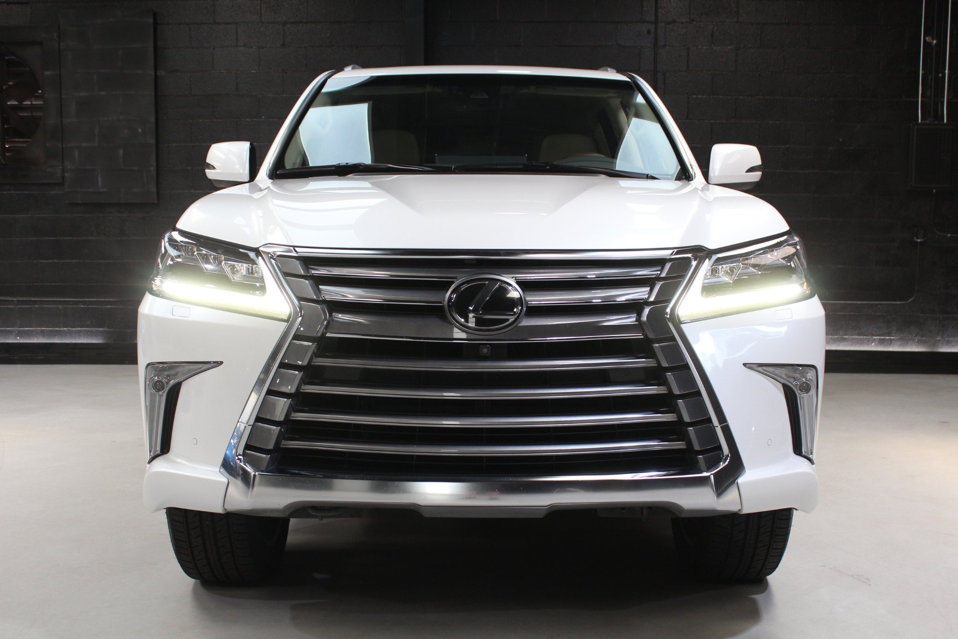 Used 2021 Lexus LX 570 4WD w/ Luxury Package image 6