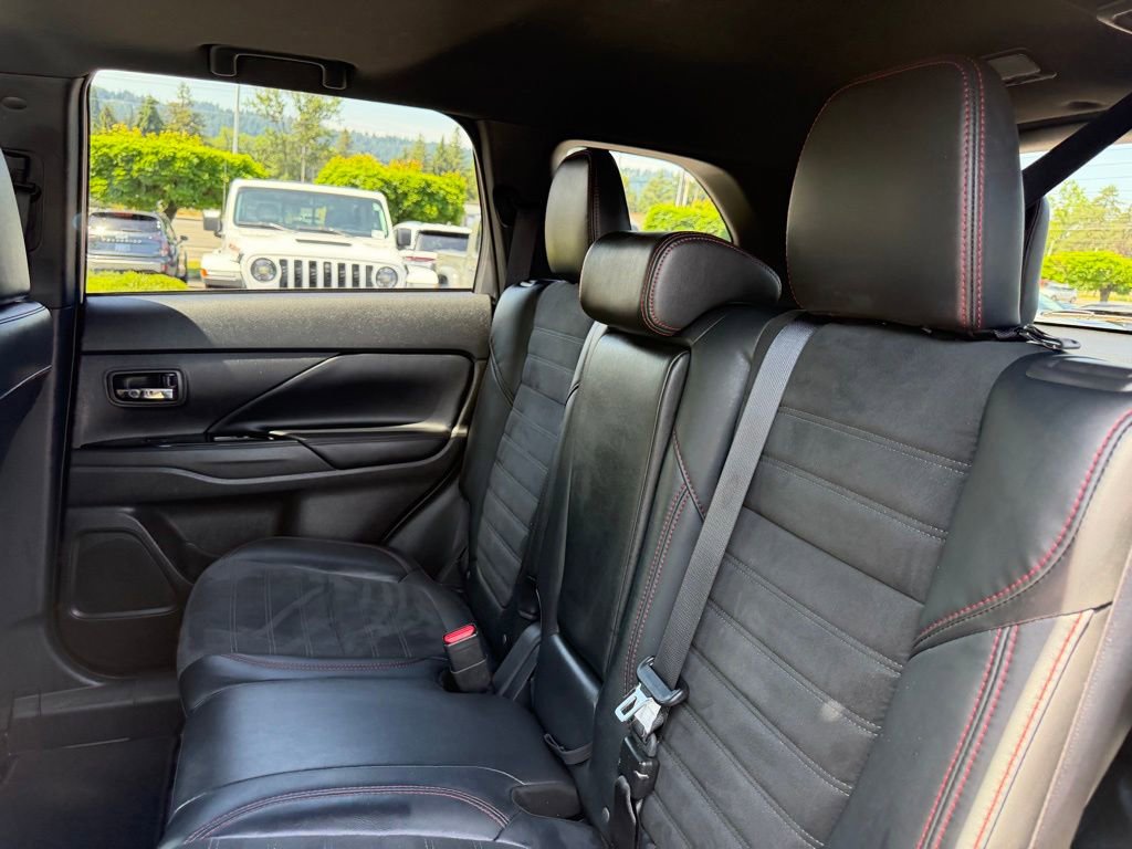 Used 2020 Mitsubishi Outlander AWD image 28