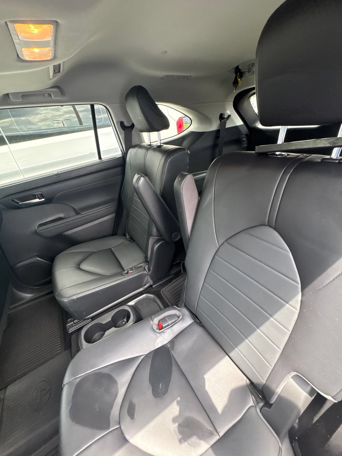 Used 2023 Toyota Highlander XLE FWD image 29
