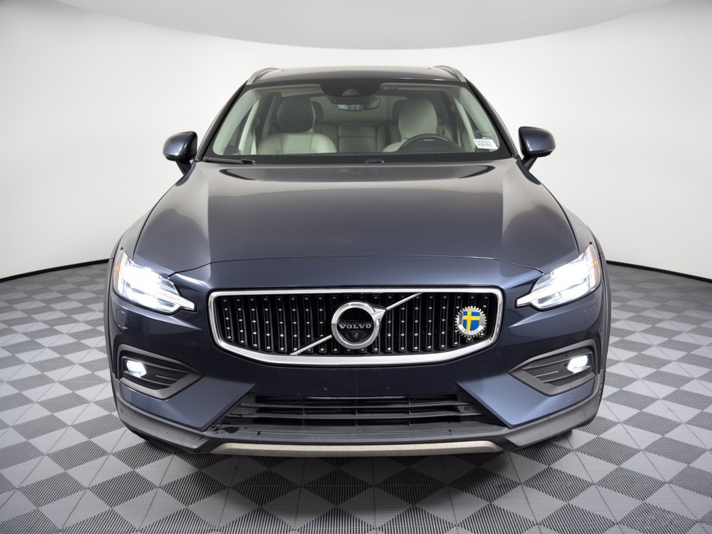 Used 2020 Volvo V60 T5 Cross Country AWD/4WD image 6