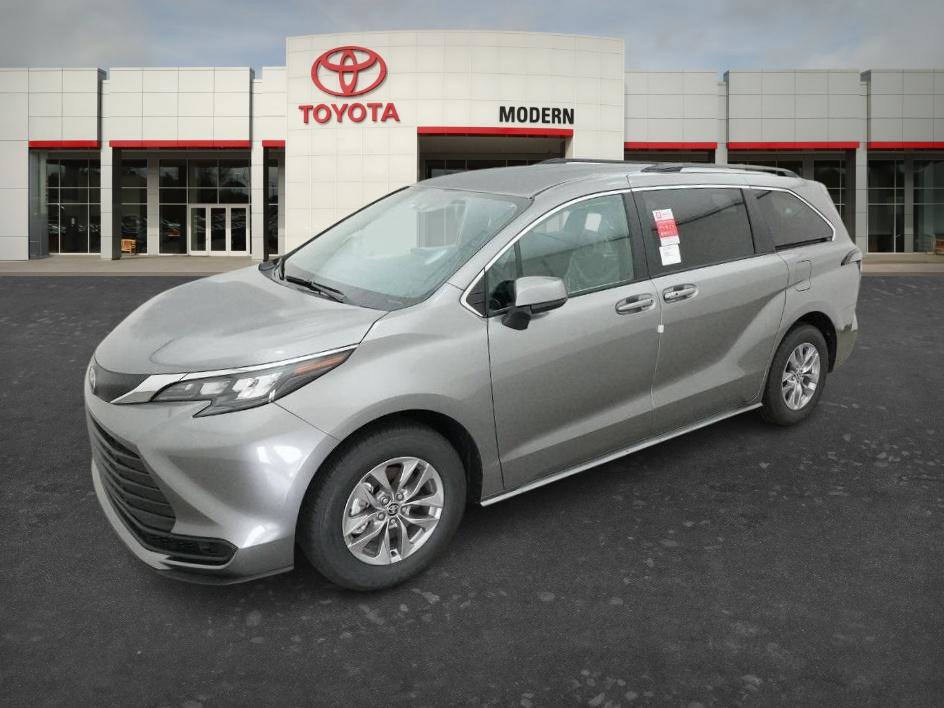 New 2026 Toyota Sienna LE