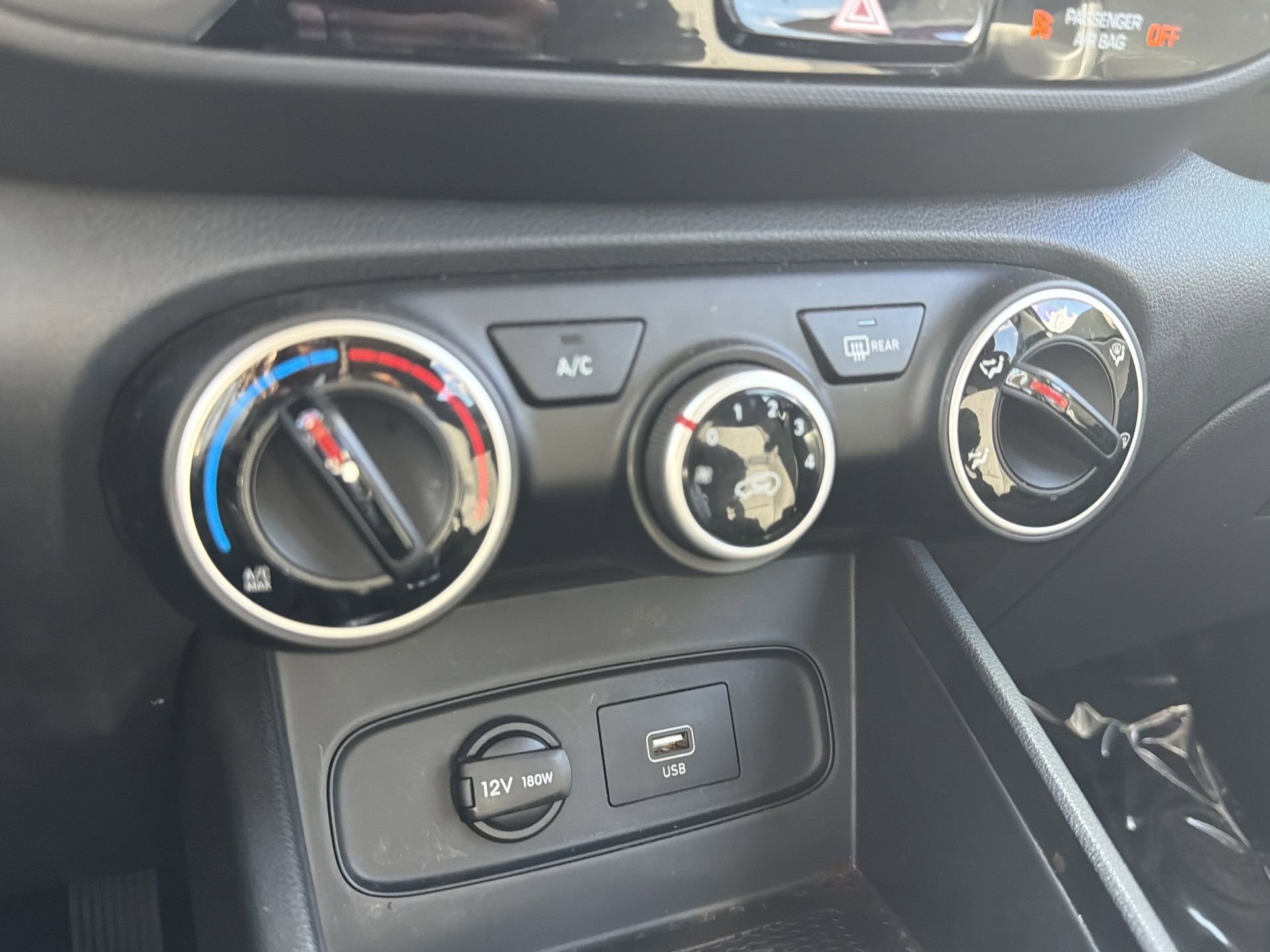 Used 2020 Hyundai Venue SE image 5