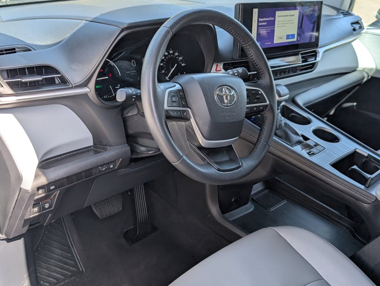 Used 2025 Toyota Sienna XLE image 15