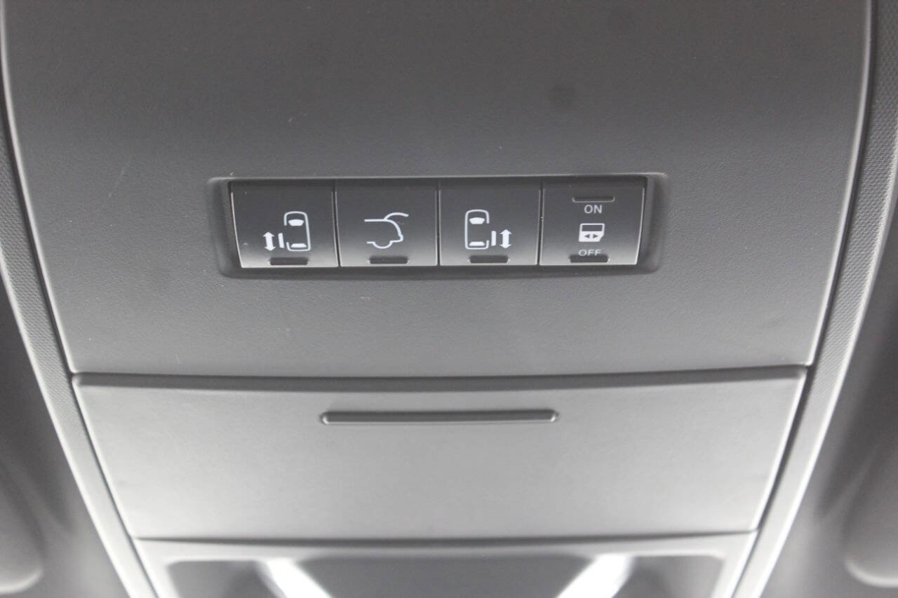 Used 2018 Dodge Grand Caravan SXT image 29