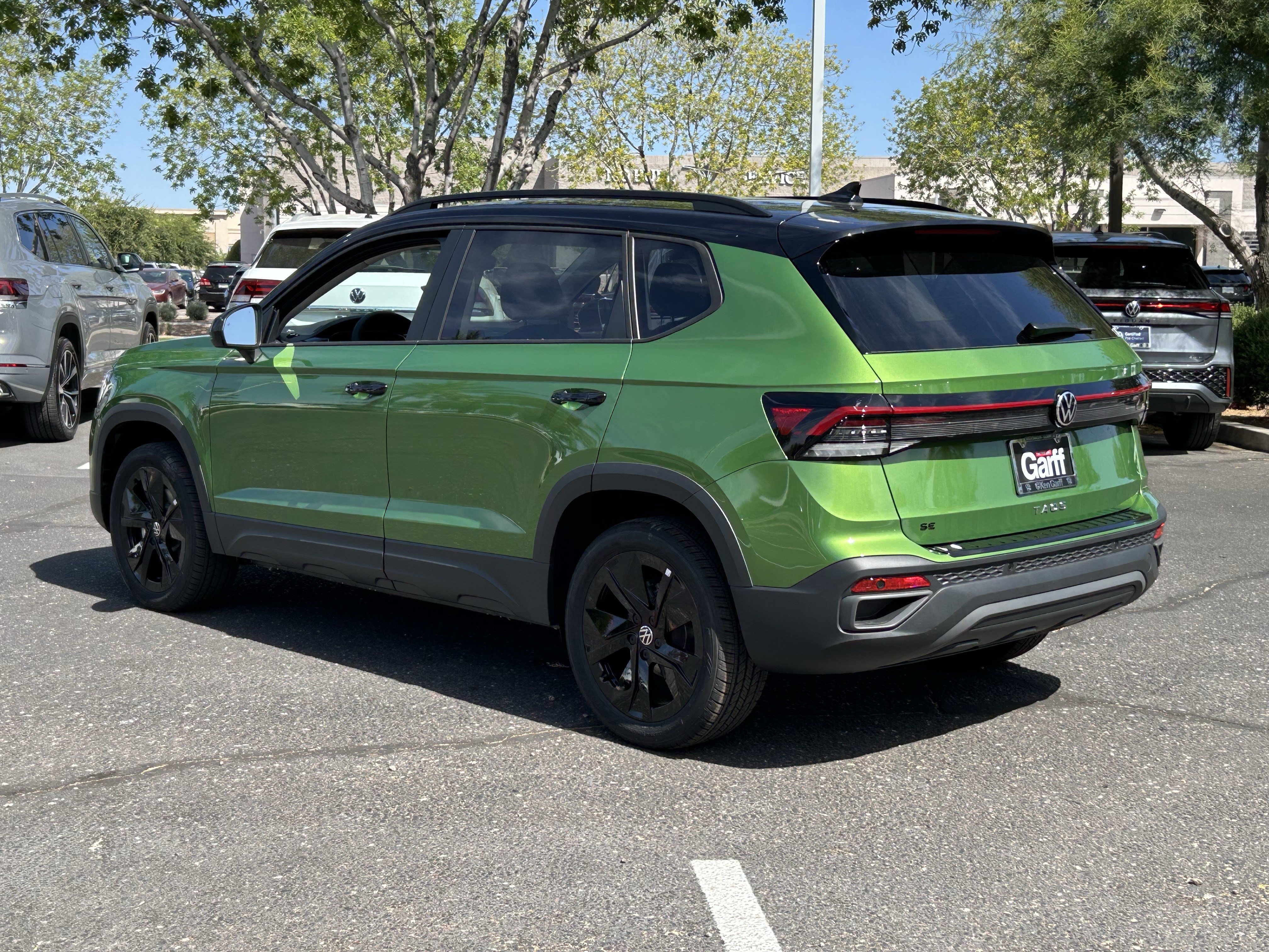 New 2026 Volkswagen Taos SE FWD image 2