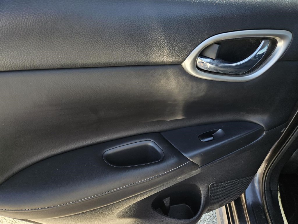 Used 2015 Nissan Sentra SR w/ SR Premium Package FWD image 12