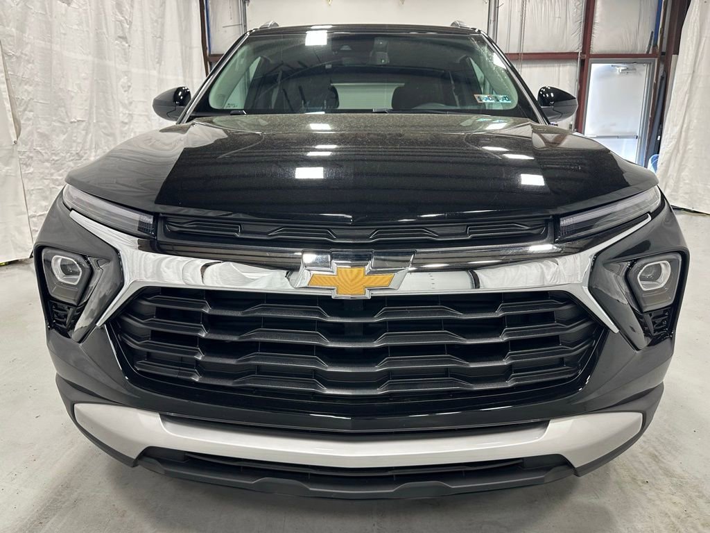 Used 2024 Chevrolet TrailBlazer LT w/ Convenience Package AWD/4WD image 2
