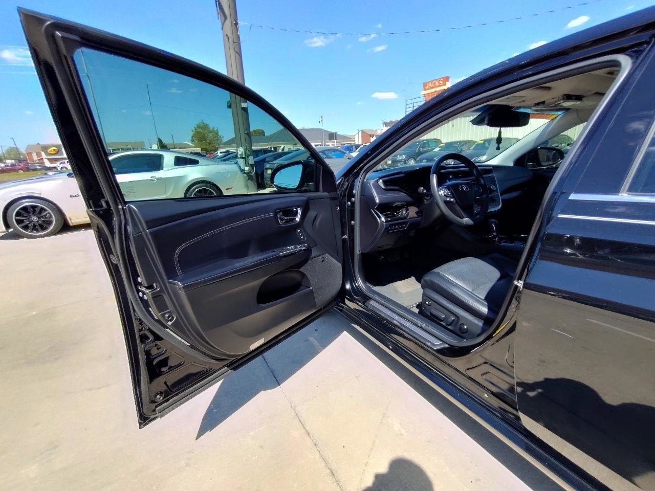 Used 2017 Toyota Avalon Limited FWD image 13