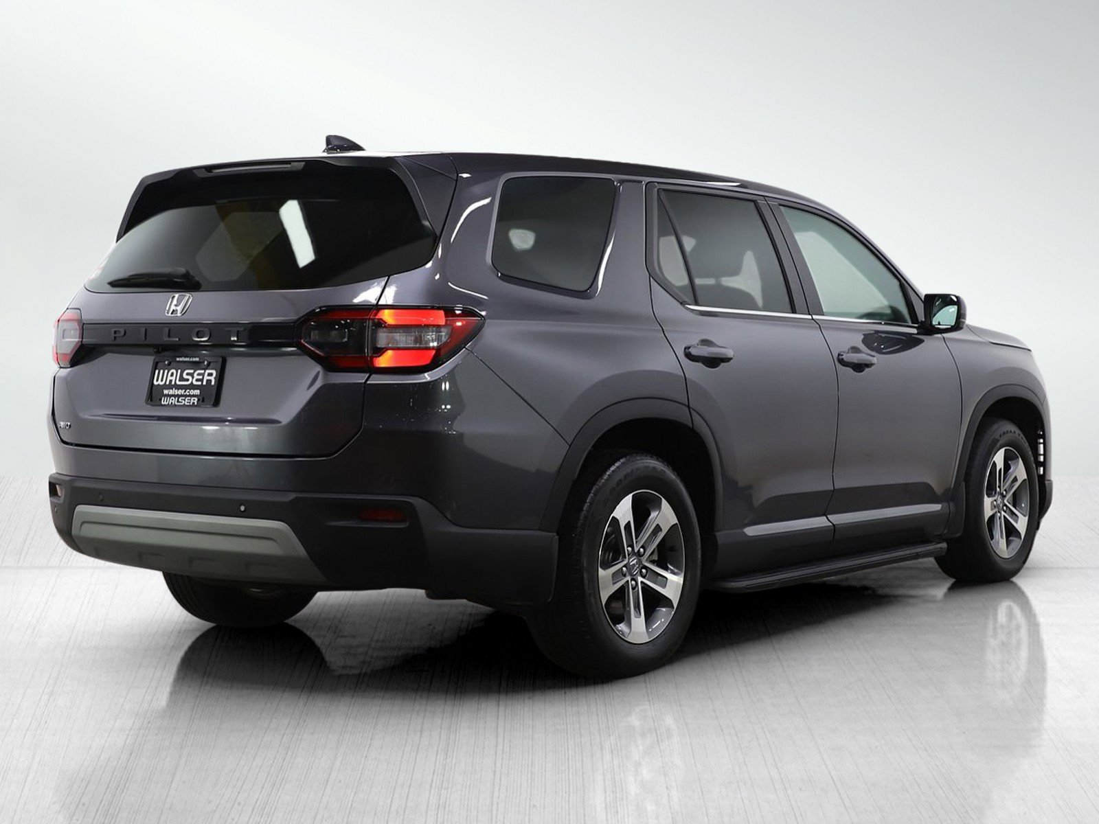 Used 2025 Honda Pilot EX-L image 5