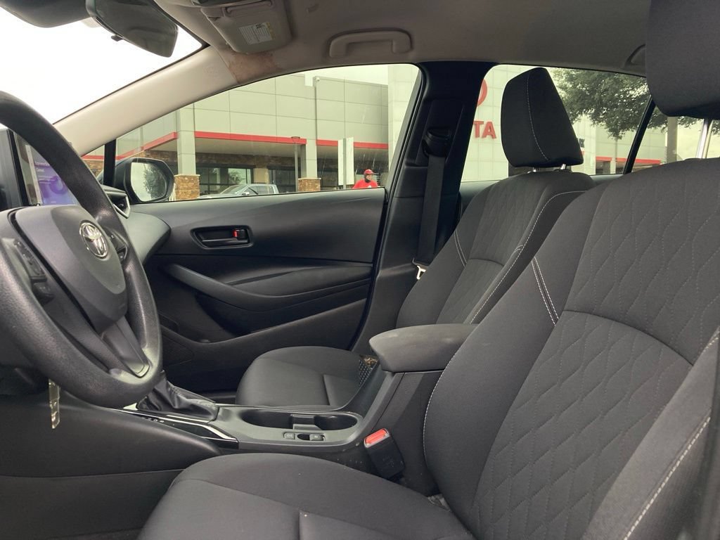 Used 2025 Toyota Corolla LE FWD image 9
