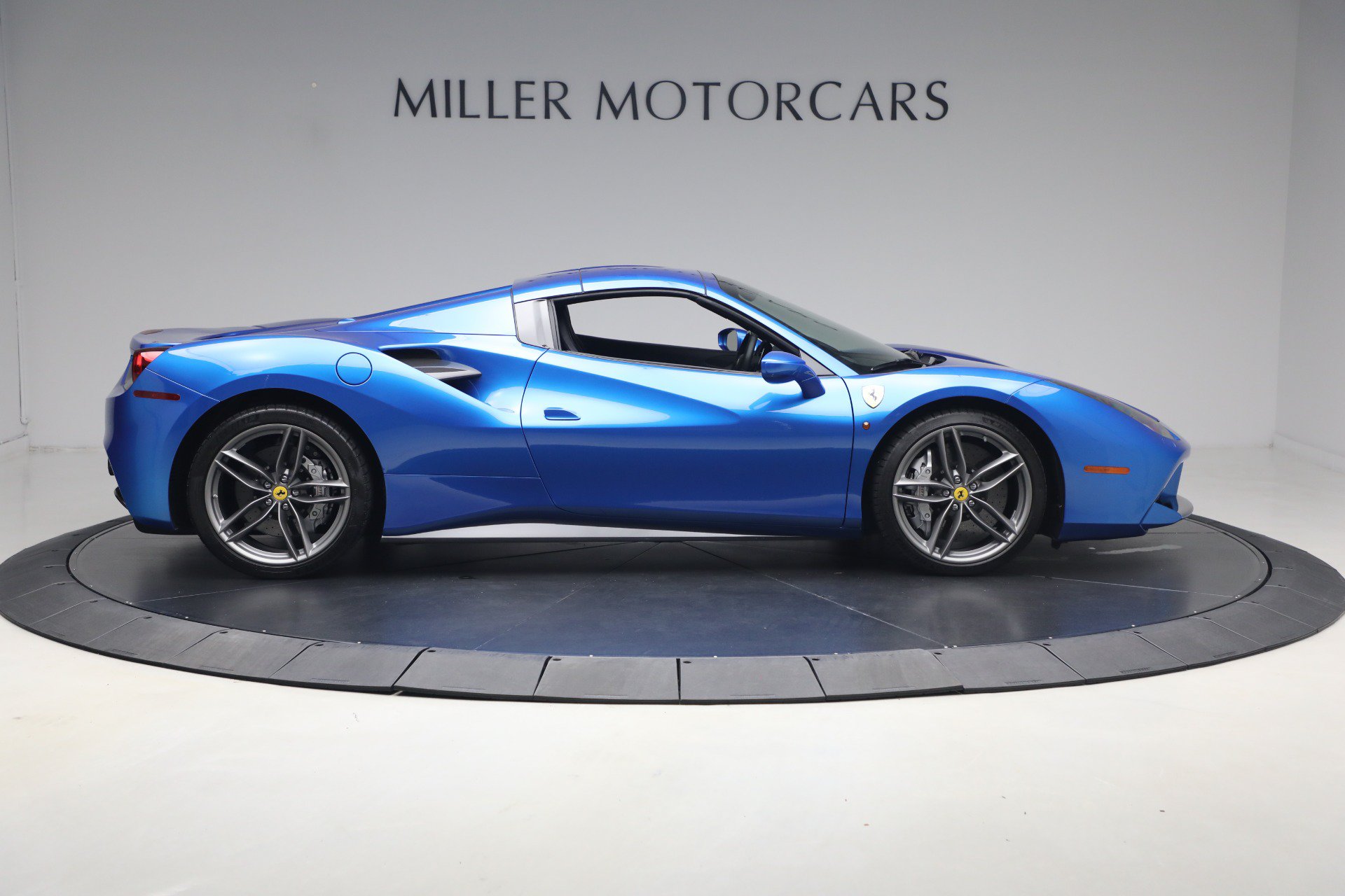 Used 2017 Ferrari 488 Spider RWD image 41