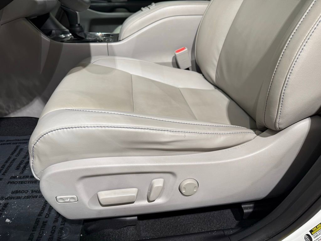 Used 2019 Toyota Highlander XLE image 14