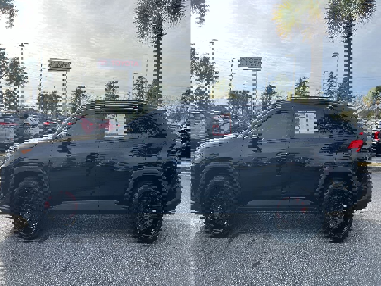 Used 2021 Toyota RAV4 XLE image 7