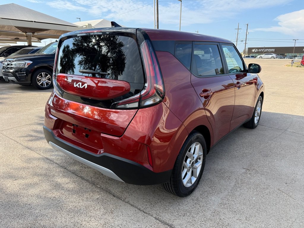 Used 2023 Kia Soul LX w/ LX Technology Package FWD image 7