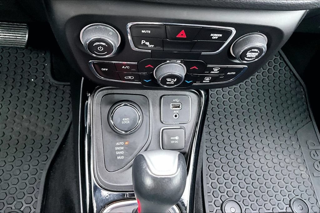 Used 2018 Jeep Compass Latitude w/ Popular Equipment Group AWD/4WD image 15