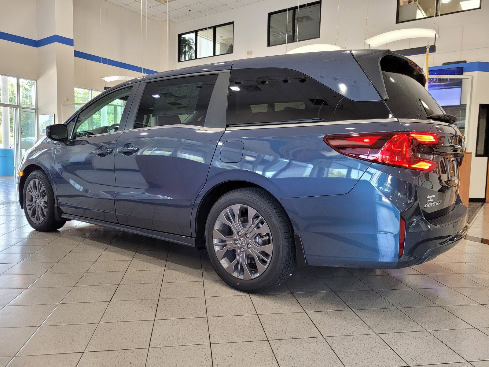 New 2026 Honda Odyssey Touring image 6