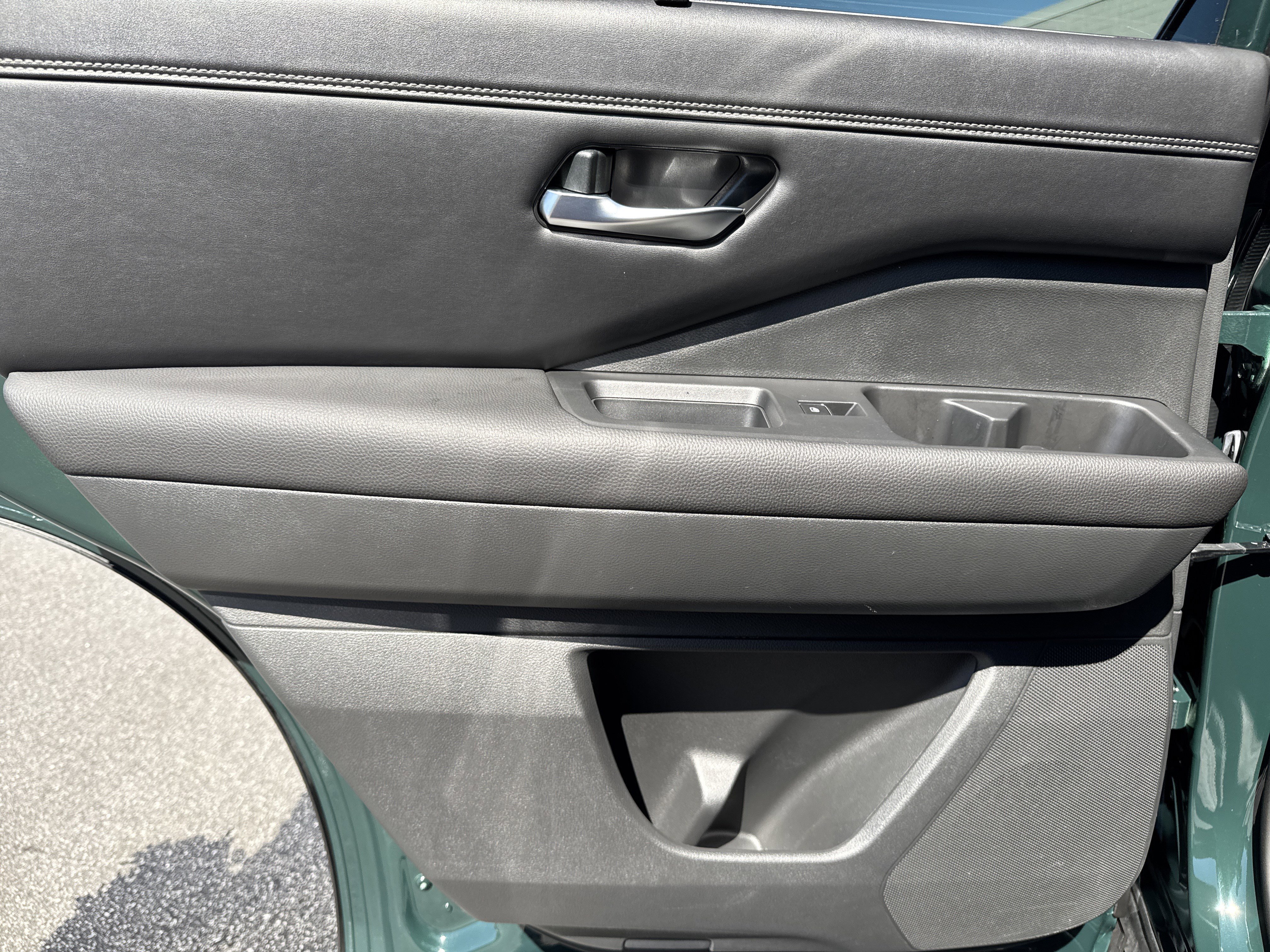 Used 2023 Nissan Pathfinder Platinum image 27