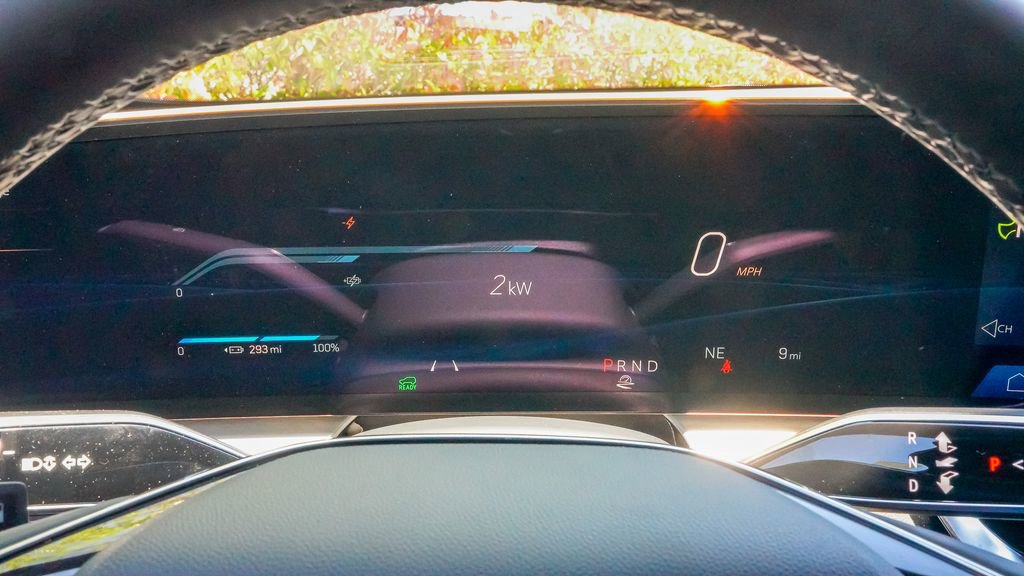 Used 2025 Cadillac Lyriq Luxury image 35