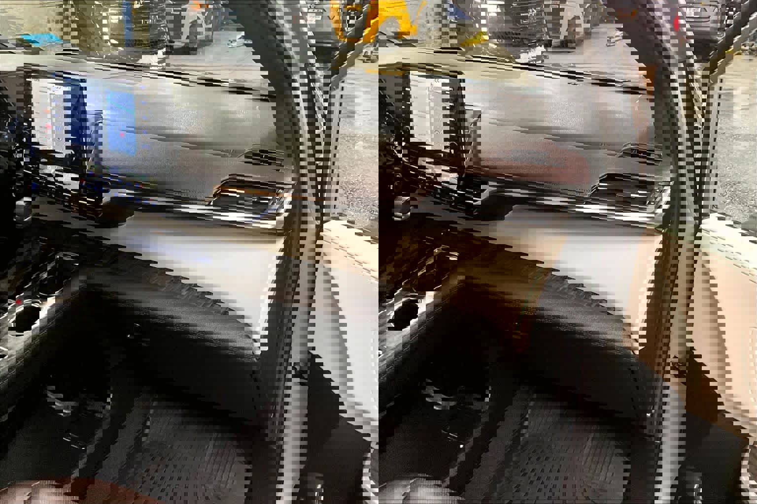 Used 2024 Toyota Sienna Platinum image 18