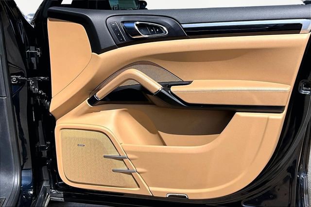 Used 2016 Porsche Cayenne image 19