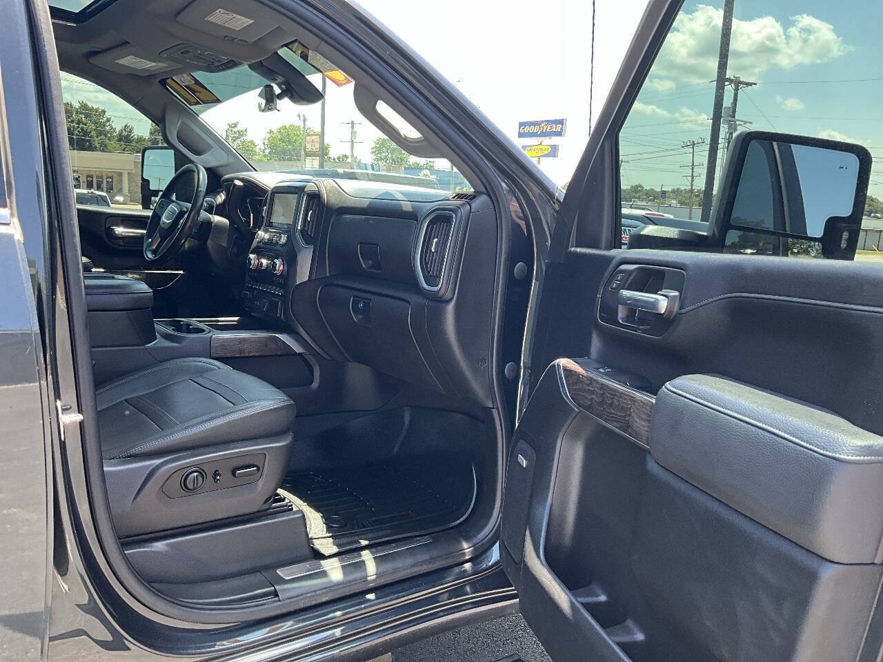 Used 2021 GMC Sierra 2500 Denali w/ Denali Ultimate Package AWD/4WD image 36
